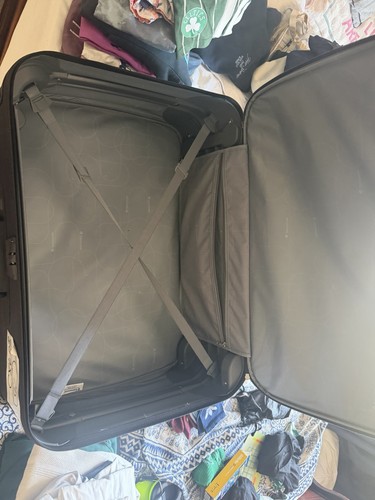 Samsonite black suitcase - xl,